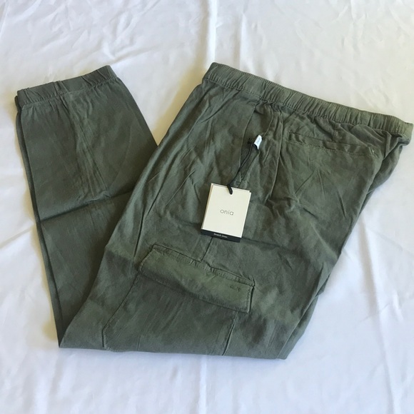 Onia Stretch Cargo Linen Jogger in Army Green - Picture 4 of 11